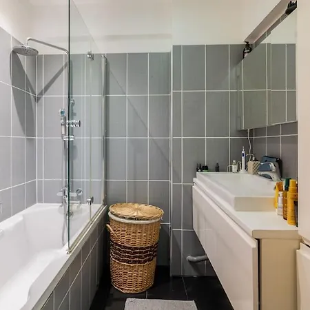 Luxury Near Eiffel Tower 2 Bedrooms * Parigi