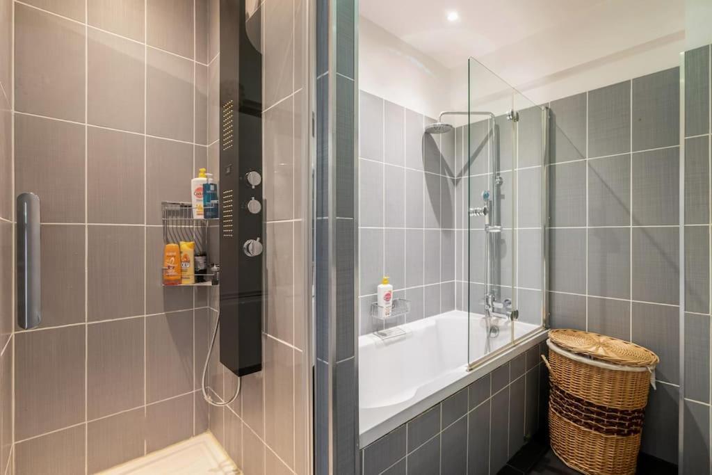 Luxury Near Eiffel Tower 2 Bedrooms Appartamento Parigi