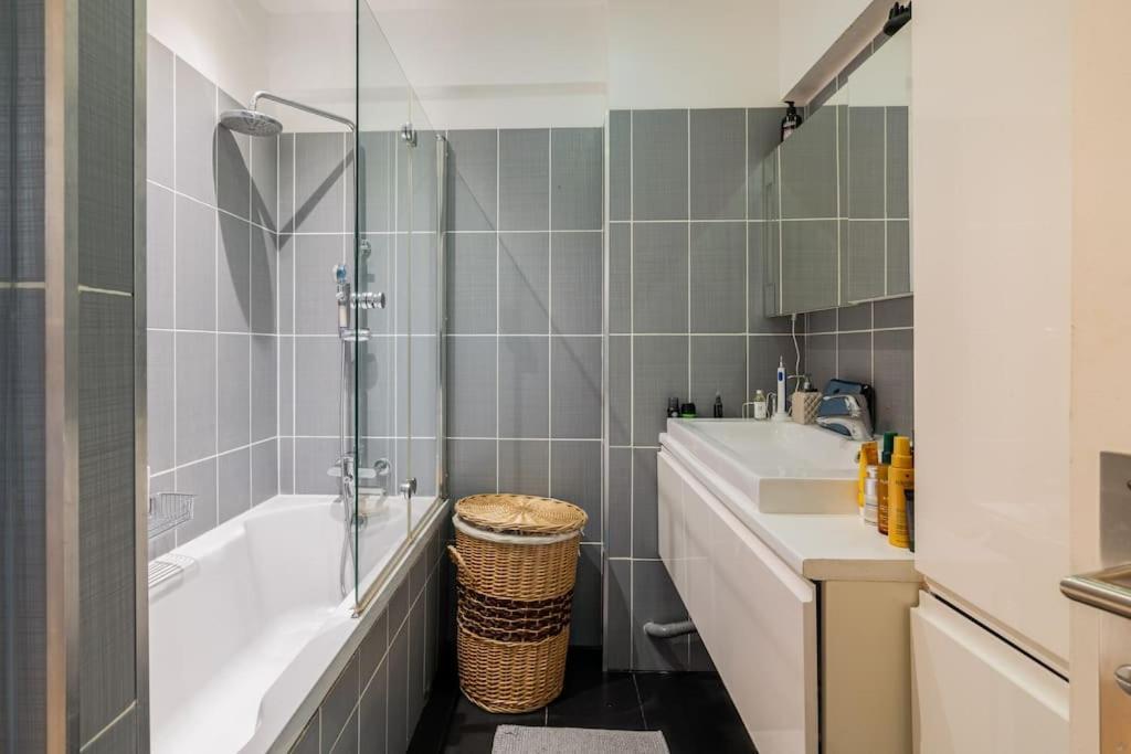 Luxury Near Eiffel Tower 2 Bedrooms * Parigi